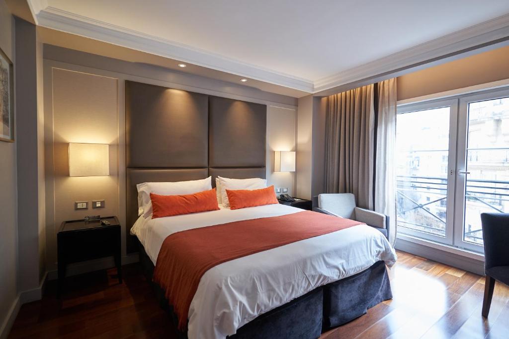 Carles Hotel